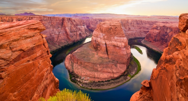 AGUAS Y TIERRAS DEL OESTE